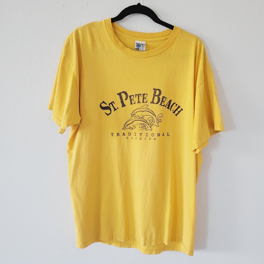 St. Pete Beach Florida Men’s Size XL Yellow Souvenir T-shirt Shirt Top Dolphin